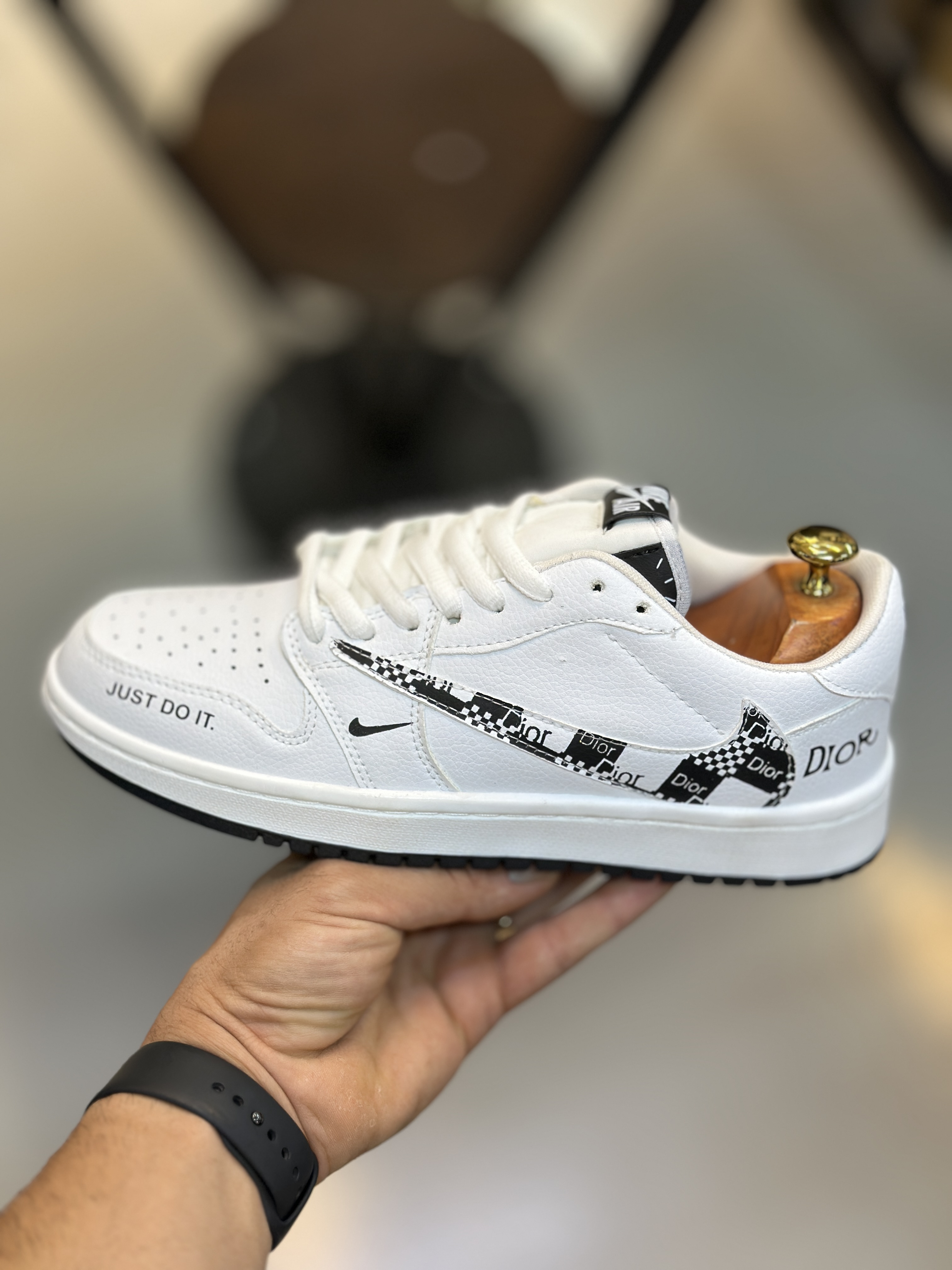 نایک ترویس سفیدDIOR